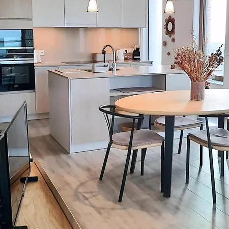 Modern 2-bedroom Near The Of T102 Apartment *