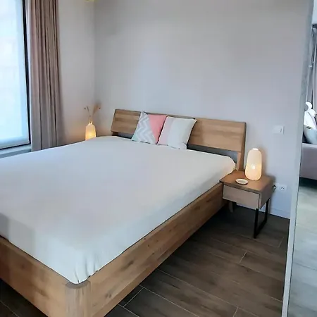 Apartment Modern 2-bedroom Near The Of T102